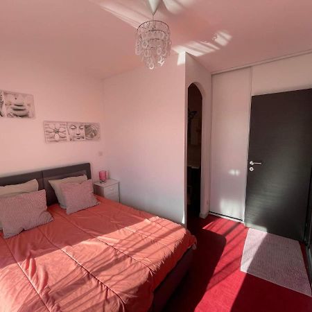 Maison F2, Neuve Au Calme Avec Jardinet La Crau Exterior photo